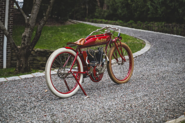1915年製の、インディアン・モーターサイクルの、 8バルブ ツイン ボードトラックレーサー｜「コレはマジでスゴいわ…」とんでもない性能を持つ100年前のバイク。「命知らずのモンスター」マシン。［インディアン 8バルブ ツイン ボードトラックレーサー］