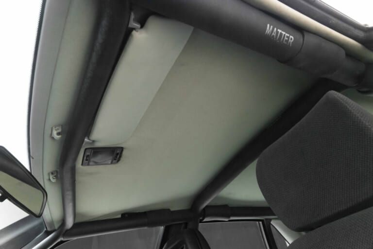 1988年製のアウディ5000 CS クワトロ スピードレコード プロトタイプの車内、ロールゲージ｜「そんなことってあるんだ…」解体予定の車両を極秘保管。数十年後、オークションの場に姿を現したモンスターモデル。激しい争奪戦が展開された［アウディ 5000CS］