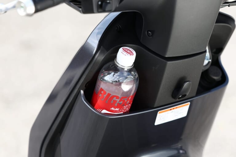 ヤマハJOG E|【日常生活の新アイテムに!】原付一種の電動スクーターヤマハJOG Eに全日本ライダー岡崎静夏が試乗!