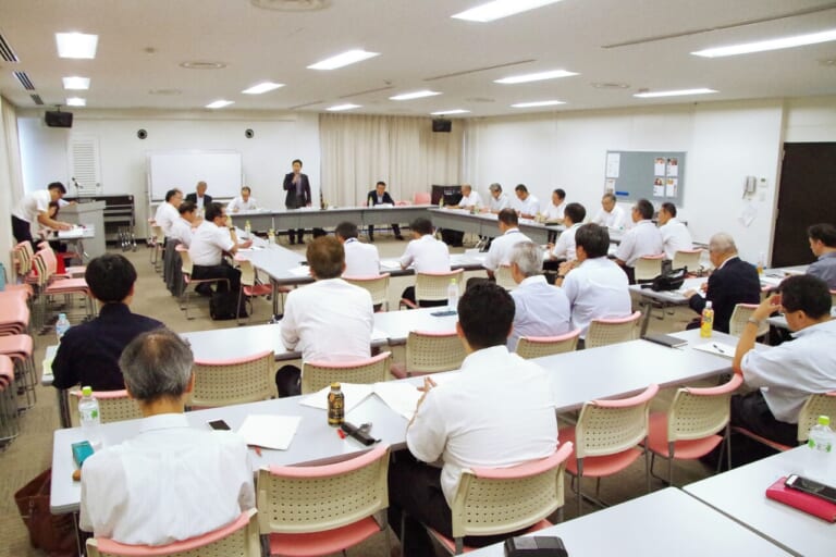 【埼玉県の高校生二輪車安全運転講習レポ】改正道交法に対応し、新基準原付で受講する生徒の姿も！｜【埼玉県の高校生二輪車安全運転講習レポ】改正道交法に対応し、新基準原付で受講する生徒の姿も！