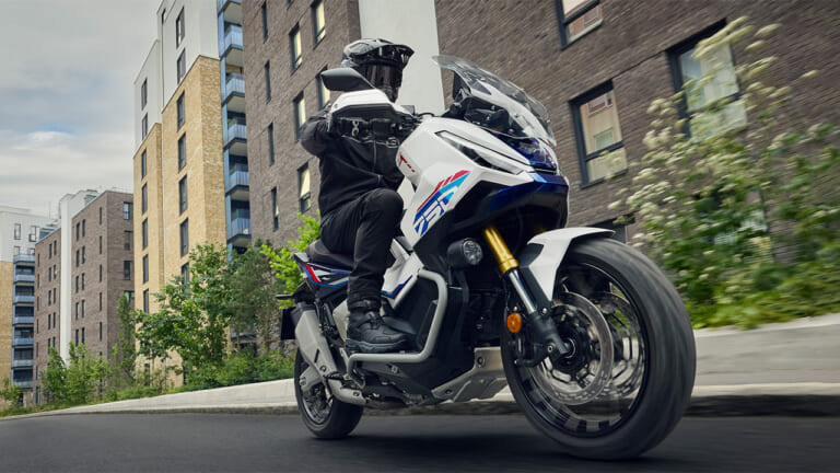 乗車イメージ|ホンダX-ADV〈いま国内で買える新型バイクカタログ|大型二輪(750-401cc)〉【2026最新版】