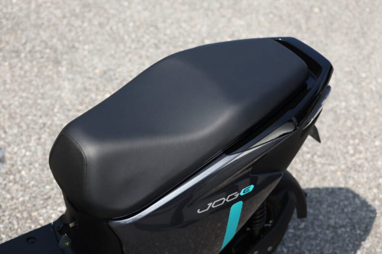 ヤマハJOG E|【日常生活の新アイテムに!】原付一種の電動スクーターヤマハJOG Eに全日本ライダー岡崎静夏が試乗!