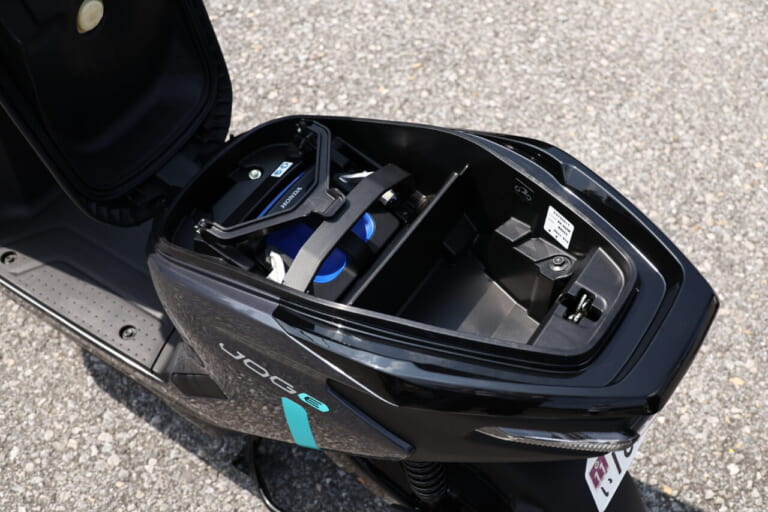 ヤマハJOG E|【日常生活の新アイテムに!】原付一種の電動スクーターヤマハJOG Eに全日本ライダー岡崎静夏が試乗!