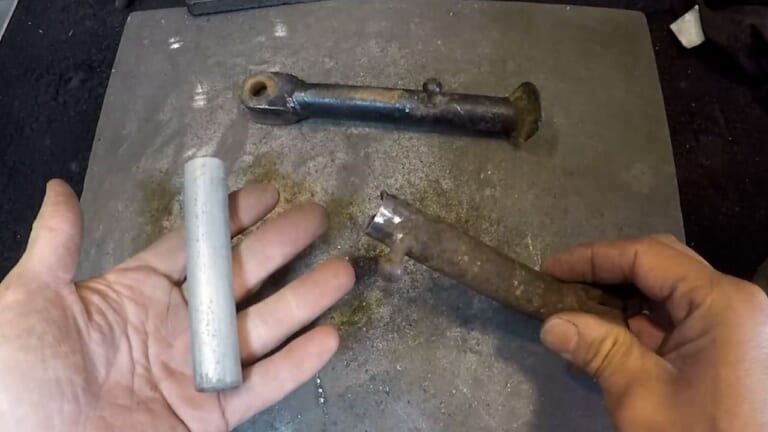 【DIY溶接】サビで穴が空いても諦めない! 高ナットを芯金に使った強度抜群のバイクパーツDIY修復法|【DIY溶接】サビで穴が空いても諦めない! 高ナットを芯金に使った強度抜群のバイクパーツDIY修復法「サイドスタンド編」