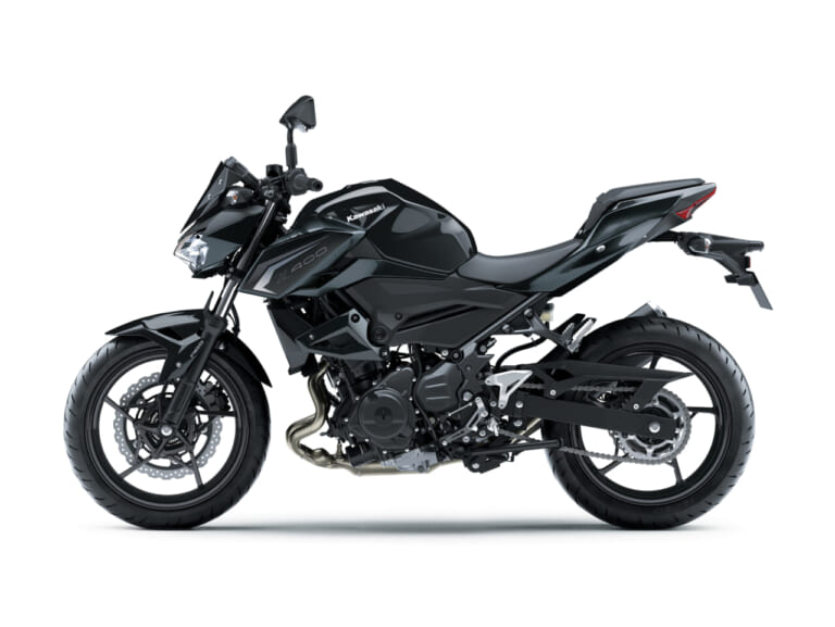 KAWASAKI Z400｜ゴールドフレームからシックな黒へ! カワサキのミドルスーパーネイキッド2027年モデルが9月5日発売。物価高を吹き飛ばす77万円据え置き価格【Z400】