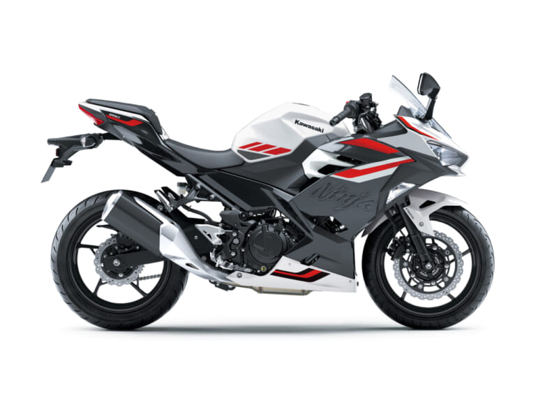 Kawasaki Ninja 250 ｜中身はそのまま完成度をキープ! カワサキNinja 250が2027年モデルとして価格据え置きの72万6000円で登場。新色「パールロボティックホワイト」でシックにイメチェン