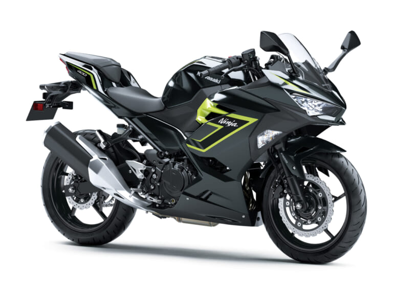 Kawasaki Ninja 400｜Uターンが怖くなくなる167kgの超軽量ボディフルカウル! 普段使いも安心のフレンドリースポーツ、カワサキ「ニンジャ400」2027モデルが価格据え置きで9/5発売