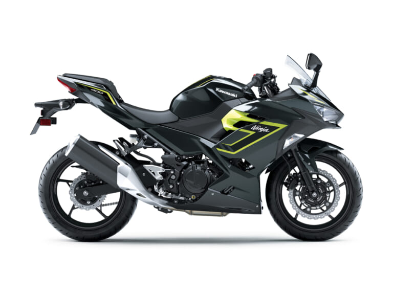 Kawasaki Ninja 400｜Uターンが怖くなくなる167kgの超軽量ボディフルカウル! 普段使いも安心のフレンドリースポーツ、カワサキ「ニンジャ400」2027モデルが価格据え置きで9/5発売
