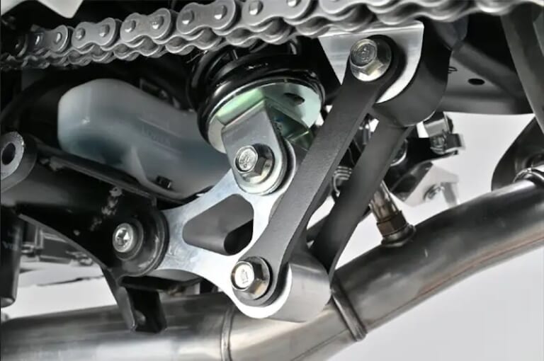 デイトナ_CB400 SUPER FOUR E-Clutch（’26）｜デイトナから新型CB400SF（’26）用ボルトオンパーツが一挙登場！
