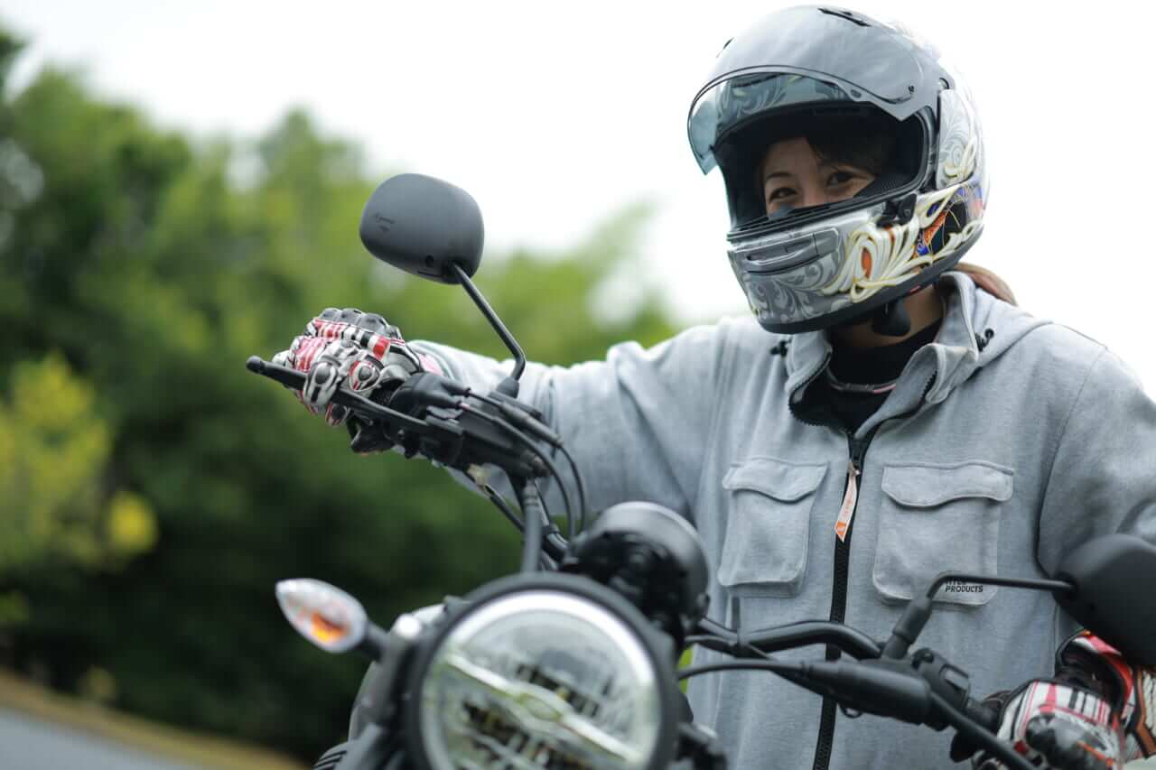 |【100㎞/h程度の実用域で十分な加速性能】ヤマハXSR155を全日本ライダー岡崎静夏が試乗インプレッション