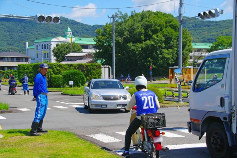 【埼玉県の高校生二輪車安全運転講習レポ】改正道交法に対応し、新基準原付で受講する生徒の姿も!|【埼玉県の高校生二輪車安全運転講習レポ】改正道交法に対応し、新基準原付で受講する生徒の姿も!