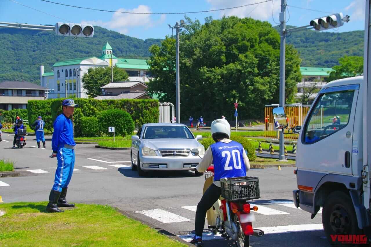 【埼玉県の高校生二輪車安全運転講習レポ】改正道交法に対応し、新基準原付で受講する生徒の姿も！｜【埼玉県の高校生二輪車安全運転講習レポ】改正道交法に対応し、新基準原付で受講する生徒の姿も！