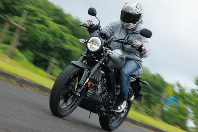 XSR155|【100㎞/h程度の実用域で十分な加速性能】ヤマハXSR155を全日本ライダー岡崎静夏が試乗インプレッション