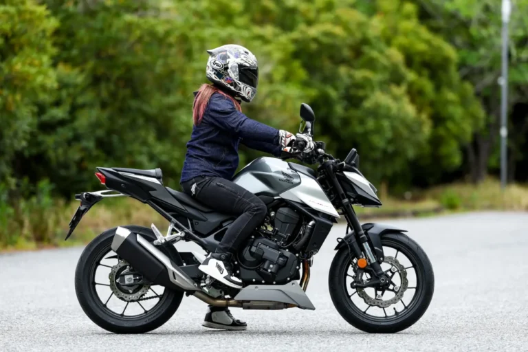 HondaCB750 HORNET E-Clutch｜【プロ驚愕】全日本ライダー岡崎静夏が「CB750 HORNET E-Clutch」を試乗! “私の左手を超えた”電スロ協調シフトダウンの衝撃