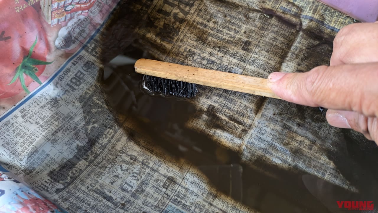 【100均DIY】飛び散りをしっかり防ぎ、ホイールを汚さずに一コマずつ洗える「100円自作プレート」の裏ワザ｜【100均DIY】飛び散りをしっかり防ぎ、ホイールを汚さずに一コマずつ洗える「100円自作プレート」の裏ワザ
