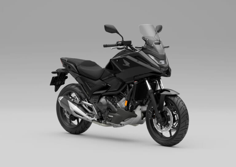 HONDA NC750X｜旅を彩る新色登場! ヘルメットが入る魔法の23Lスペースを備えたホンダ「NC750X」2027年モデルが欧州で先行発表