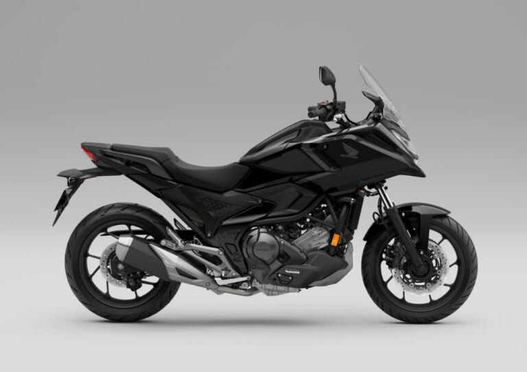 HONDA NC750X|旅を彩る新色登場! ヘルメットが入る魔法の23Lスペースを備えたホンダ「NC750X」2027年モデルが欧州で先行発表