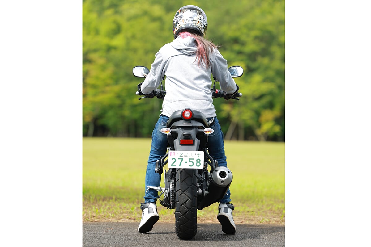 |【100㎞/h程度の実用域で十分な加速性能】ヤマハXSR155を全日本ライダー岡崎静夏が試乗インプレッション