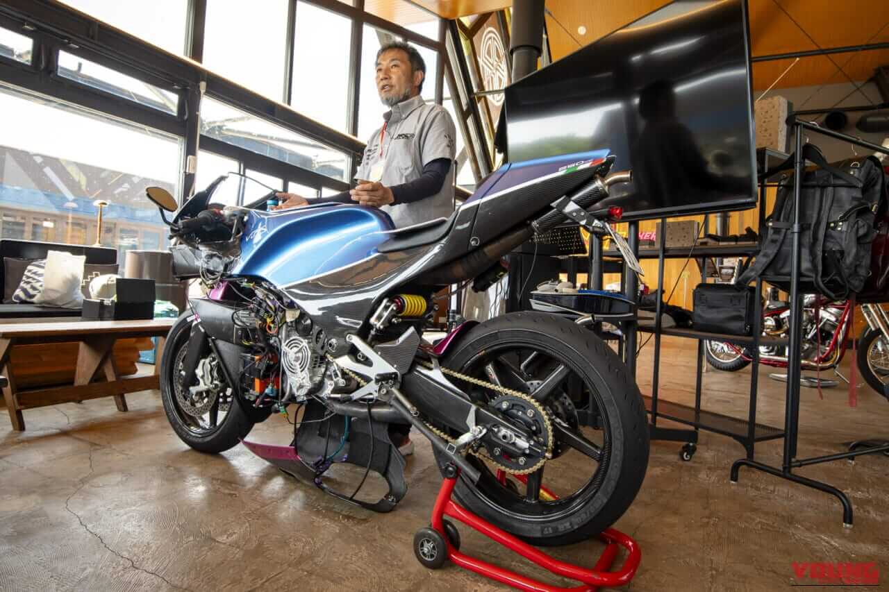 ｜【VINS Duecinquanta試乗】83馬力×車重112kg！令和に蘇る「2スト250」超最先端スポーツバイク「ヴィンス・ドゥエチンクエンタ」が日本上陸