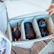 WORKMAN ガバッとだせるインナーケース付き カメラバッグ|愛機を守る撥水&クッション性! フルサイズ機が入るインナー付き、普段使いも完璧にこなす「2層構造カメラバッグ」がワークマンから登場