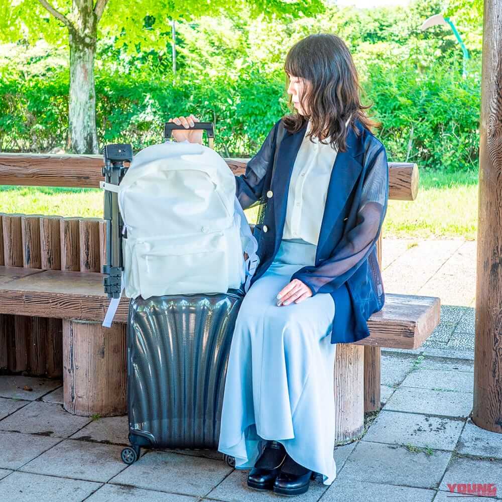 WORKMAN ガバッとだせるインナーケース付き カメラバッグ｜愛機を守る撥水＆クッション性! フルサイズ機が入るインナー付き、普段使いも完璧にこなす「2層構造カメラバッグ」がワークマンから登場