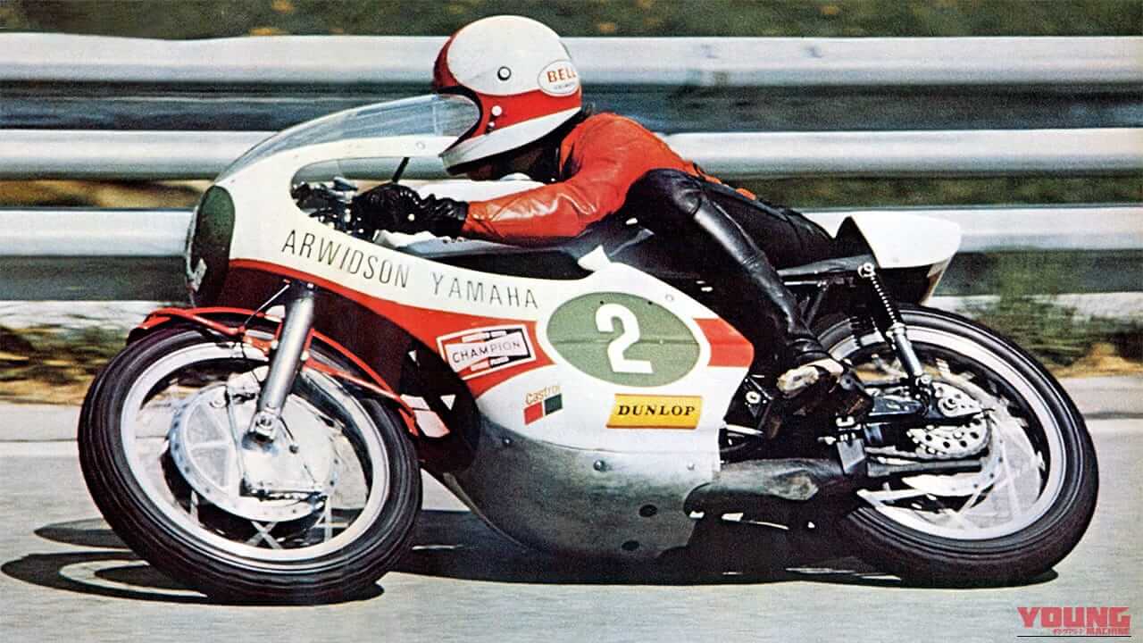 コーナリング50年史|【コーナリング50年史】1970年代「ハングオフ」の衝撃。なぜケニー・ロバーツの“腰ズラし”は世界を変えたのか?【青木宣篤も解説】