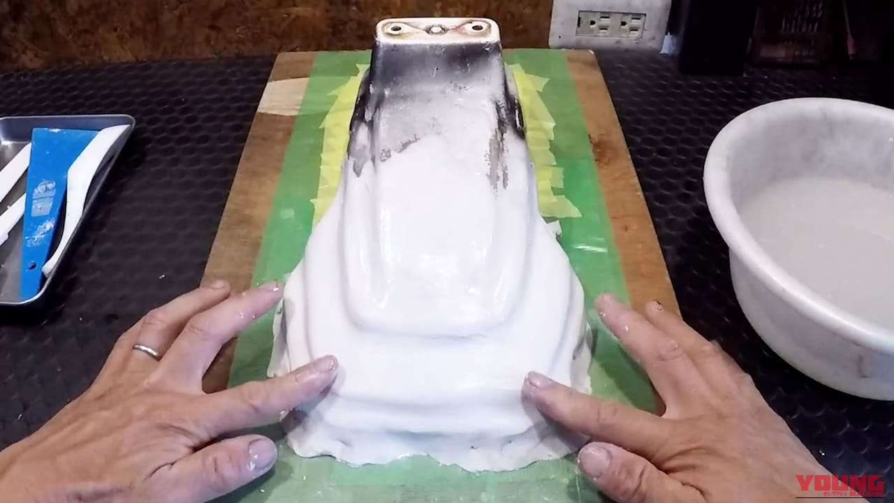 【50歳の夏休み工作】「3DCAD挫折組」に朗報！油粘土の手捏ねとPVA離型剤で挑むヤマハ・ポッケのフロントフェンダーFRP造形｜【50歳の夏休み工作】「3DCAD挫折組」に朗報！油粘土の手捏ねとPVA離型剤で挑む旧車「ヤマハ・ポッケ」のフロントフェンダーFRP造形が楽しすぎた