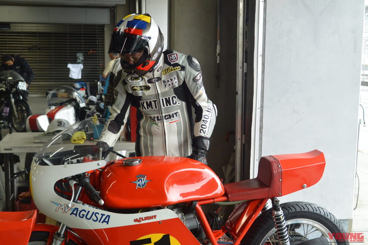 ｜MVアグスタ750SSにカワサキH2も！雨の富士を熱くしたアメフェス、岩城滉一の伝説マシンが激走【AMEFES 2026：超希少ビンテージレーサーの饗宴】