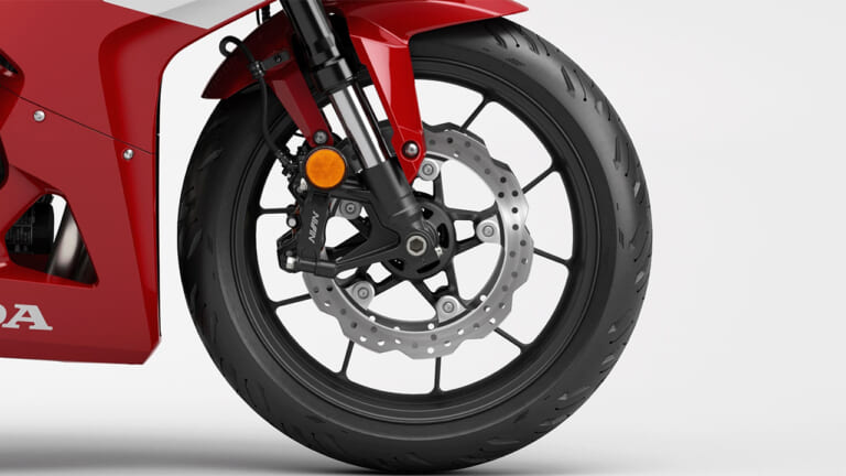 ホイール|ホンダ CBR400R〈いま国内で買える新型バイクカタログ|小型二輪(400-251cc)〉【2026最新版】
