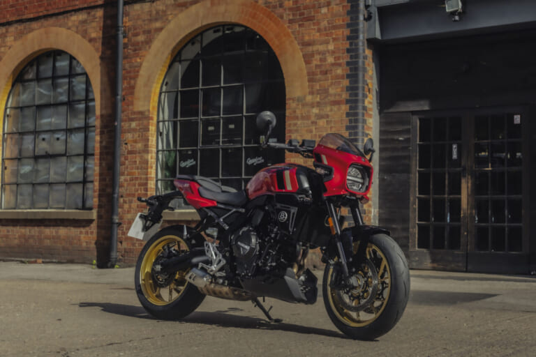 SUZUKI GSX-8TT|隼オレンジに赤ベコ! 270度ツインの極上鼓動感はそのままにスズキのネオクラシックスポーツ「GSX-8T/GSX-8TT」に新色が追加【海外】