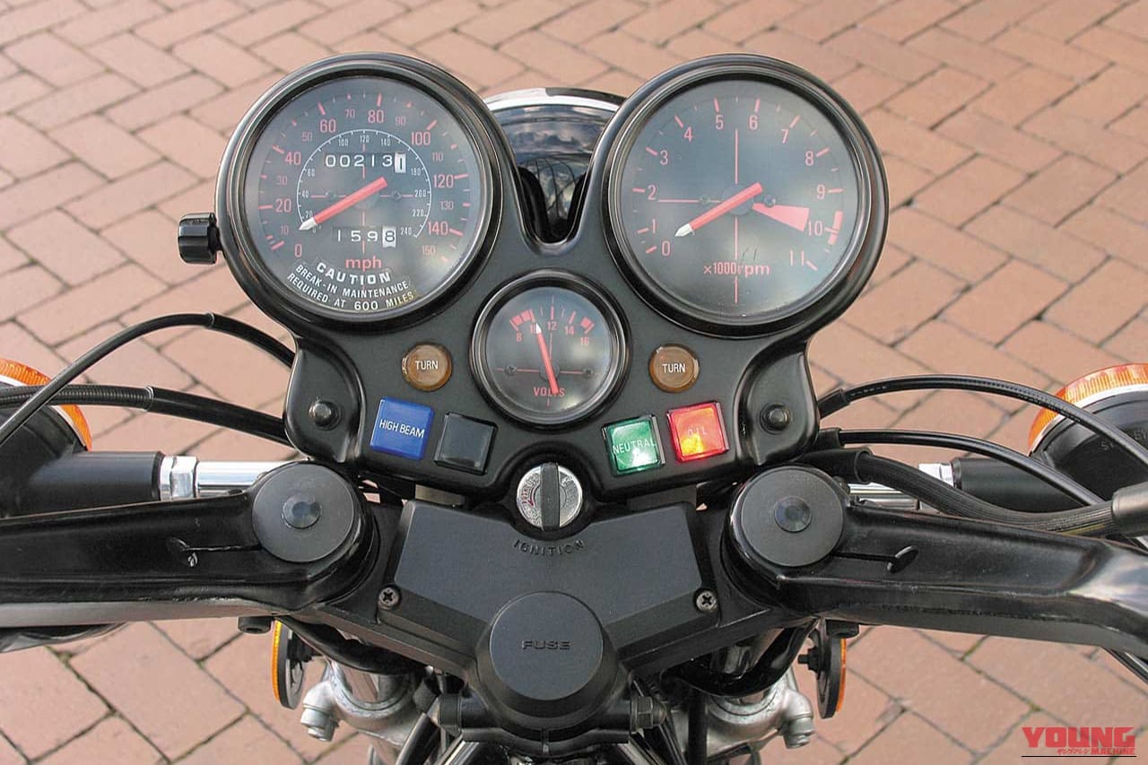 1978年に登場した、ホンダのCBX1000のメーター類｜「迫力がスゴい…」日本が世界に誇る歴史的名車。登場から48年を経た今もなお色褪せない。6気筒エンジンの圧倒的な存在感が印象的な［ホンダ・CBX 1000］