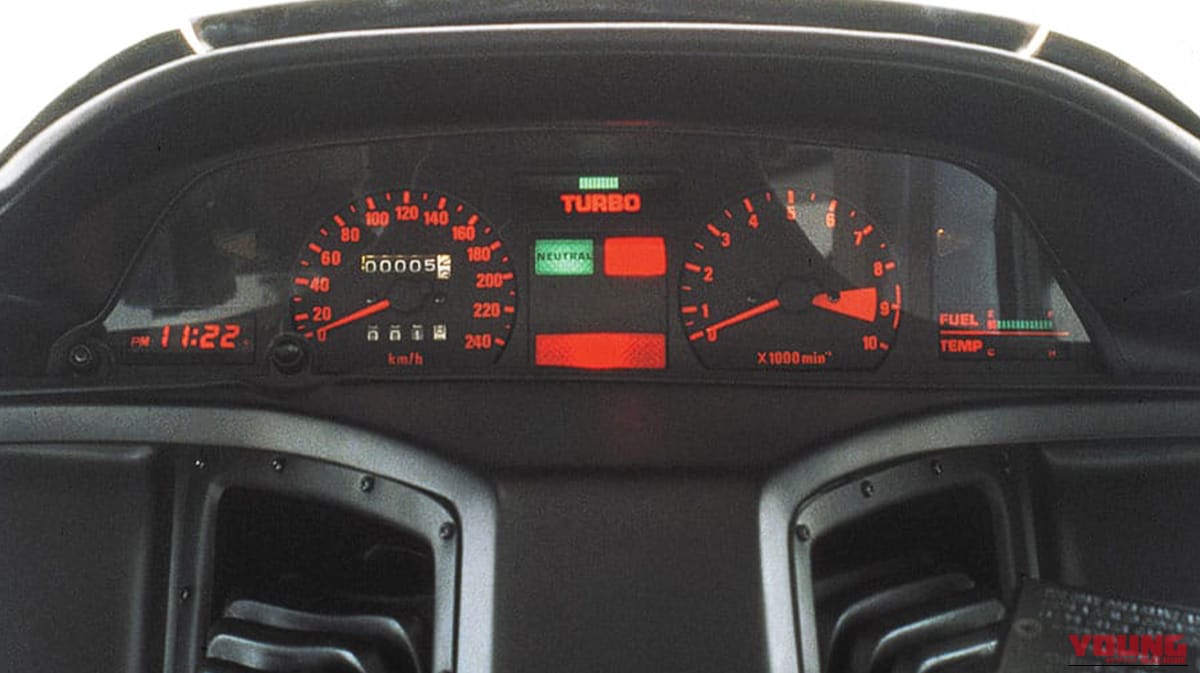 「バックミラー越しでもひと目でわかる…」日本では滅多に見ない45年前の激レアホンダ車。同社初のターボ搭載モデルとしてとんでもないスペックを実現した［CX500 TURBO］