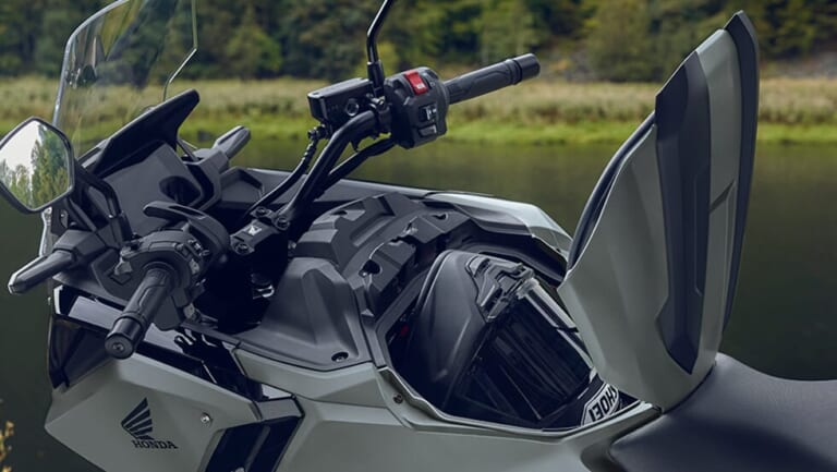 HONDA NC750X｜旅を彩る新色登場! ヘルメットが入る魔法の23Lスペースを備えたホンダ「NC750X」2027年モデルが欧州で先行発表