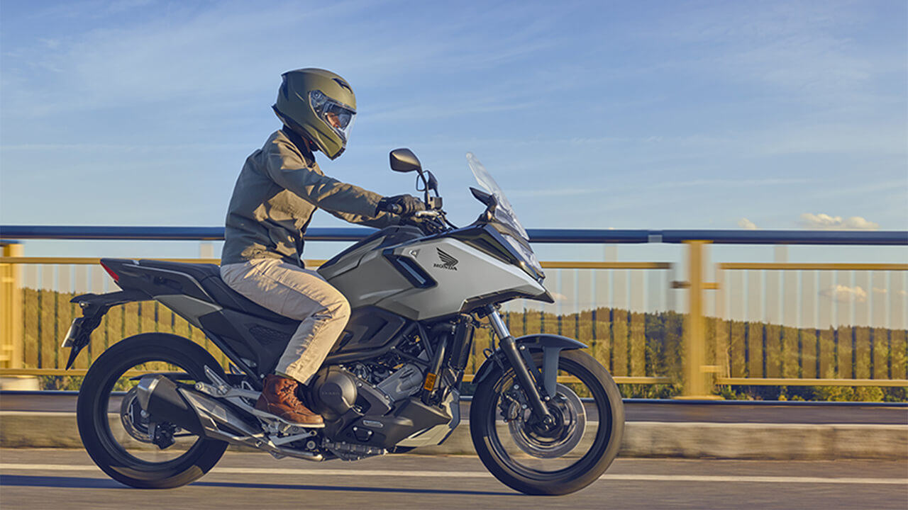 乗車イメージ|ホンダNC750X/DCT〈いま国内で買える新型バイクカタログ|大型二輪(750-401cc)〉【2026最新版】