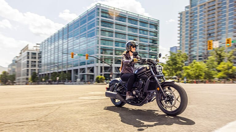乗車イメージ|ホンダ レブル1100シリーズ〈いま国内で買える新型バイクカタログ|大型二輪(1001cc以上)〉【2026最新版】