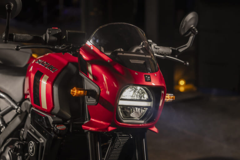 SUZUKI GSX-8TT|隼オレンジに赤ベコ! 270度ツインの極上鼓動感はそのままにスズキのネオクラシックスポーツ「GSX-8T/GSX-8TT」に新色が追加【海外】