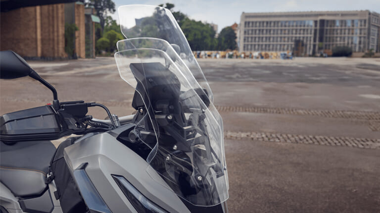 リンク式ウインドスクリーン|ホンダX-ADV〈いま国内で買える新型バイクカタログ|大型二輪(750-401cc)〉【2026最新版】