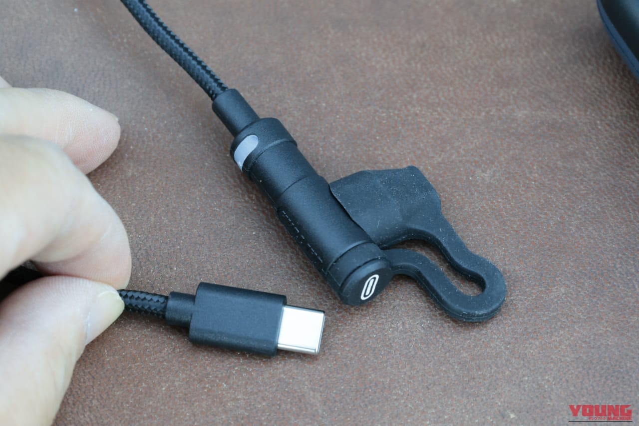 ｜「考えた人スゴいわ…」すべてがジャストな充電アイテムを実際に購入。使ってみたら手放せなくなった！［デイトナ バイク用USB充電ケーブル Type-C to Type-C L型］