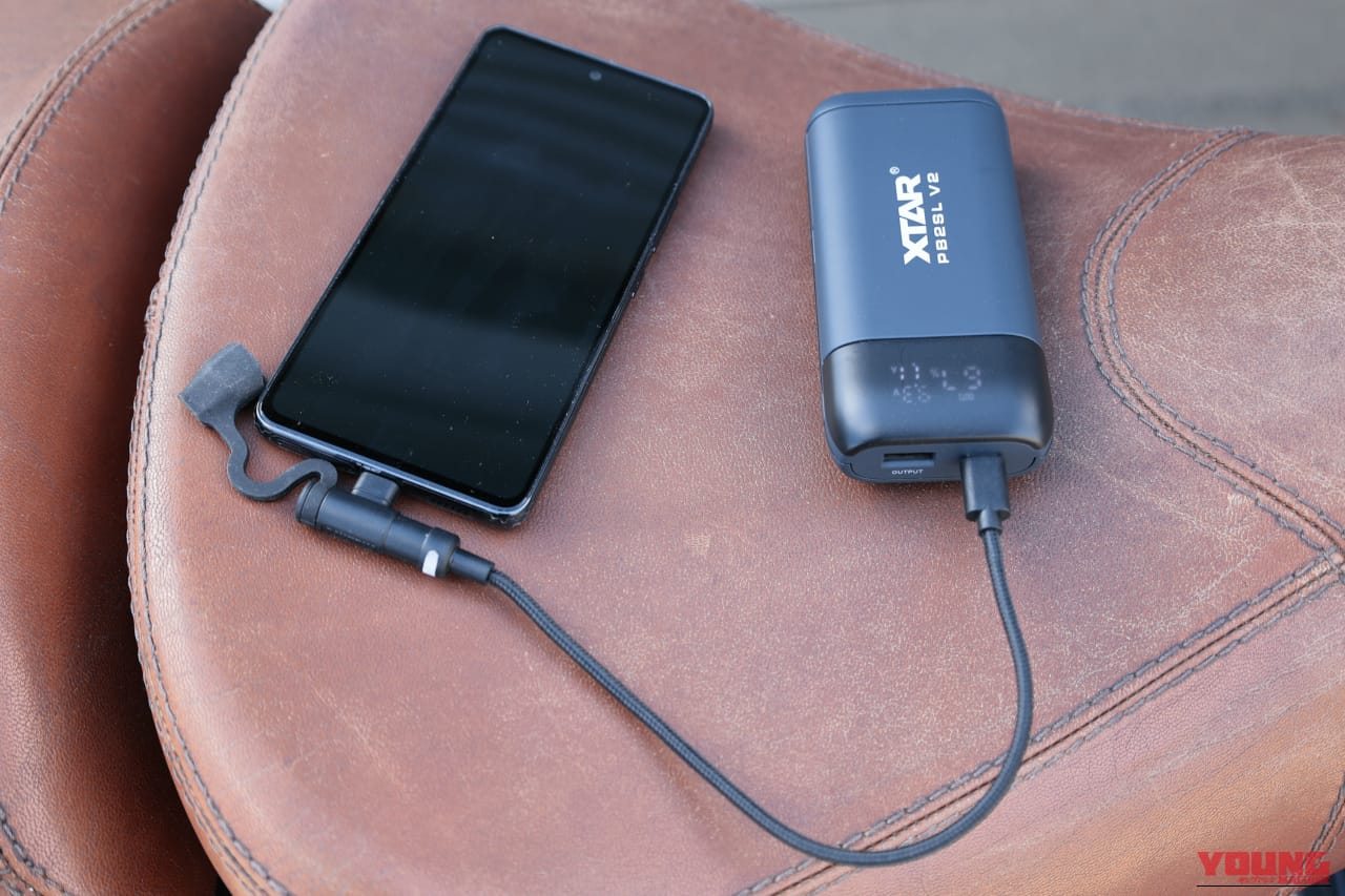 ｜「考えた人スゴいわ…」すべてがジャストな充電アイテムを実際に購入。使ってみたら手放せなくなった！［デイトナ バイク用USB充電ケーブル Type-C to Type-C L型］