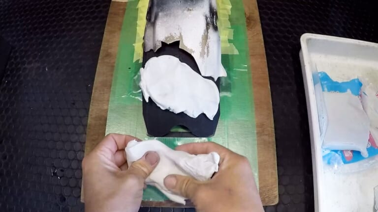 【50歳の夏休み工作】「3DCAD挫折組」に朗報！油粘土の手捏ねとPVA離型剤で挑むヤマハ・ポッケのフロントフェンダーFRP造形｜【50歳の夏休み工作】「3DCAD挫折組」に朗報！油粘土の手捏ねとPVA離型剤で挑む旧車「ヤマハ・ポッケ」のフロントフェンダーFRP造形が楽しすぎた