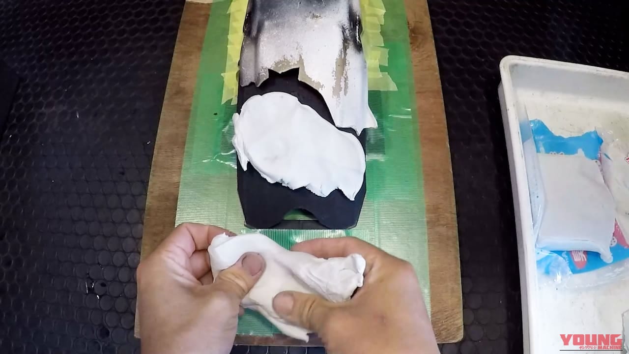 【50歳の夏休み工作】「3DCAD挫折組」に朗報!油粘土の手捏ねとPVA離型剤で挑むヤマハ・ポッケのフロントフェンダーFRP造形|【50歳の夏休み工作】「3DCAD挫折組」に朗報!油粘土の手捏ねとPVA離型剤で挑む旧車「ヤマハ・ポッケ」のフロントフェンダーFRP造形が楽しすぎた