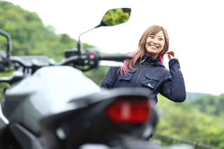 【プロ驚愕】全日本ライダー岡崎静夏が「CB750 HORNET E-Clutch」を試乗! “私の左手を超えた”電スロ協調シフトダウンの衝撃
