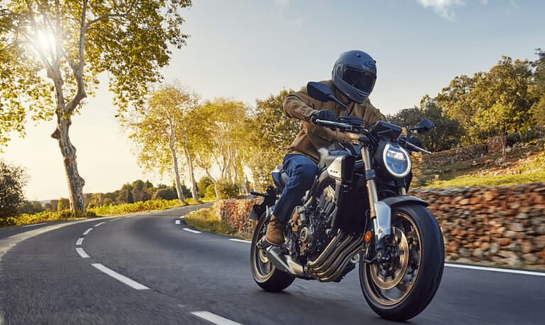 乗車イメージ|ホンダCB650R/Eクラッチ〈いま国内で買える新型バイクカタログ|大型二輪(750-401cc)〉【2026最新版】
