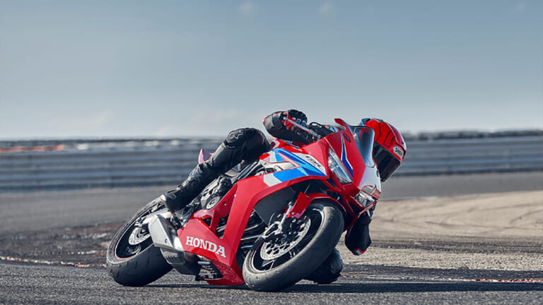 走行イメージ|ホンダCBR650R/Eクラッチ〈いま国内で買える新型バイクカタログ|大型二輪(750-401cc)〉【2026最新版】