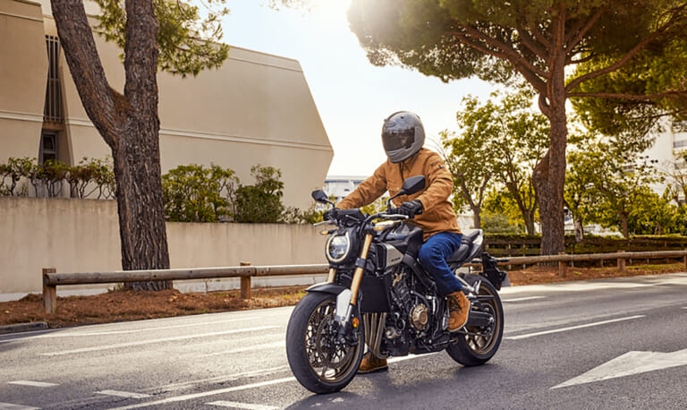 乗車イメージ|ホンダCB650R/Eクラッチ〈いま国内で買える新型バイクカタログ|大型二輪(750-401cc)〉【2026最新版】