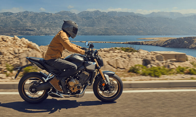 乗車イメージ|ホンダCB650R/Eクラッチ〈いま国内で買える新型バイクカタログ|大型二輪(750-401cc)〉【2026最新版】