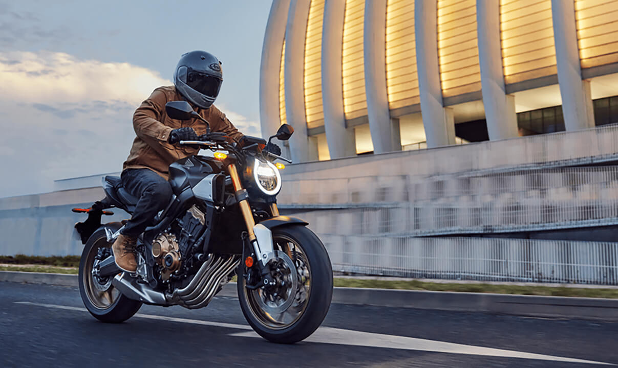乗車イメージ|ホンダCB650R/Eクラッチ〈いま国内で買える新型バイクカタログ|大型二輪(750-401cc)〉【2026最新版】