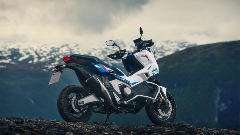 マットパールグレアホワイト|ホンダX-ADV〈いま国内で買える新型バイクカタログ|大型二輪(750-401cc)〉【2026最新版】