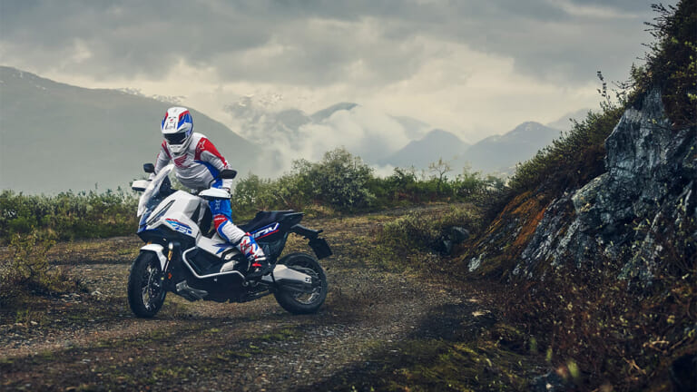 マットパールグレアホワイト|ホンダX-ADV〈いま国内で買える新型バイクカタログ|大型二輪(750-401cc)〉【2026最新版】