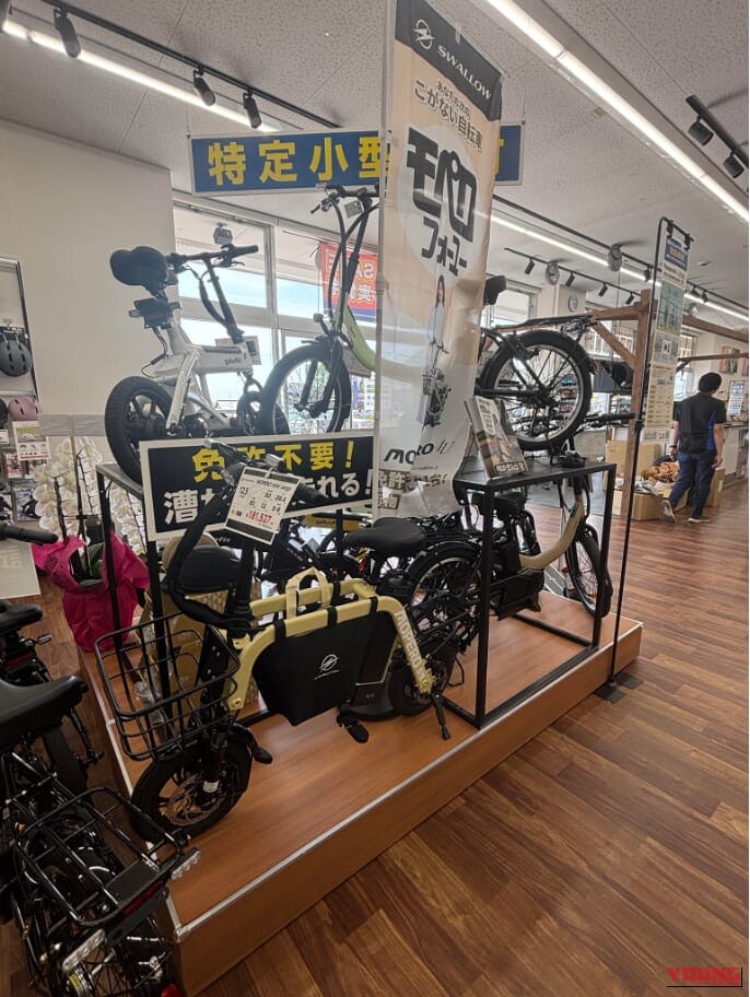 SWALLOW MOPERO mini cargo｜免許不要/ペダルなし/ガソリン代ゼロ。電気代10円で30キロ走る驚異の特定小型原付モペットの積載力が凄すぎる！【モペロ ミニ・カーゴ】